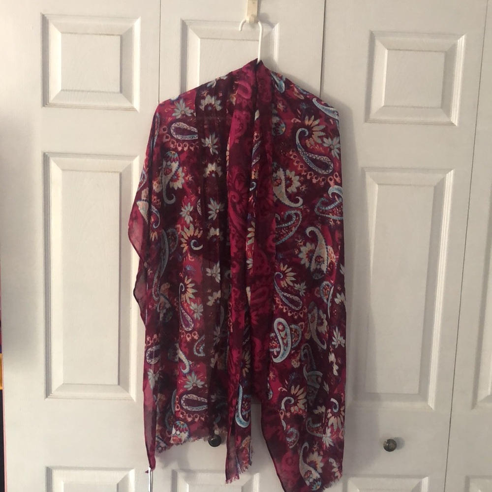 Vera Bradley Pashmina Scarf.
Beautiful bright colors.
Brand new with the tags.